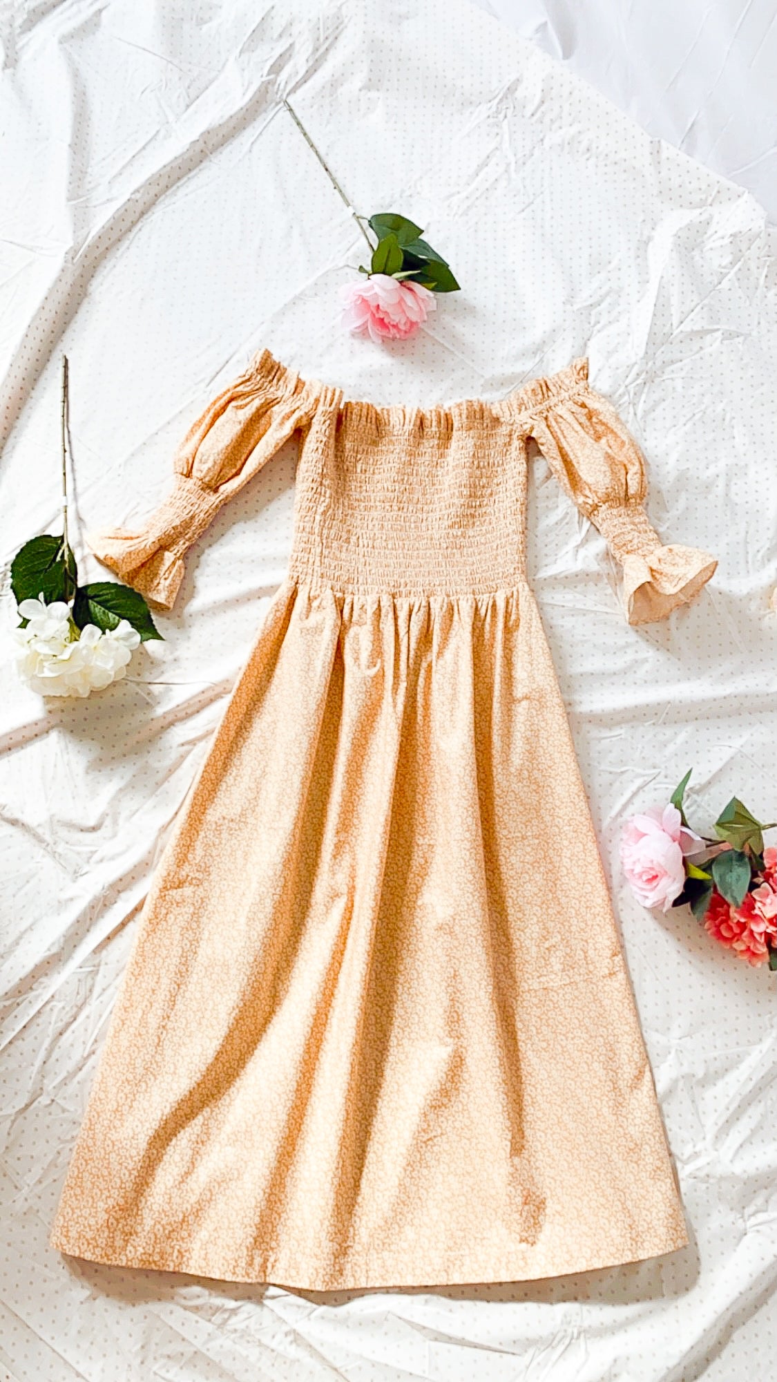 yellow victorian dress 1895 Mme Arnaud Couture Floral Embroidered Satin Gown Immerse yourself in the splendor of the Rococo era with our exquisite Marie Antoinette CosplayDiy Women's Queen Marie Antoinette